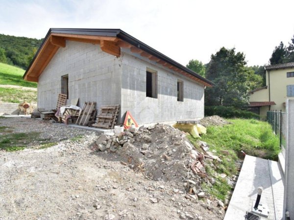 casa indipendente in vendita a Calestano in zona Marzolara