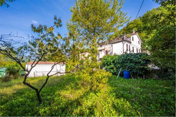 casa indipendente in vendita a Calestano in zona Marzolara