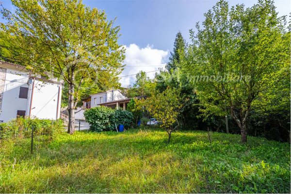 casa indipendente in vendita a Calestano in zona Marzolara