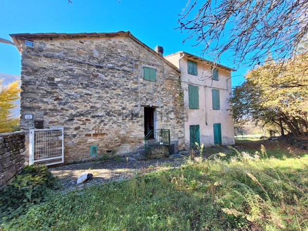 casa indipendente in vendita a Calestano in zona Fragno
