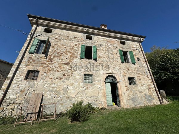 appartamento in vendita a Calestano in zona Marzolara