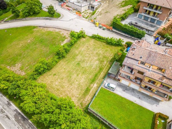 casa indipendente in vendita a Calestano in zona Marzolara