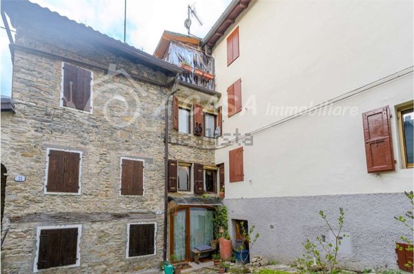 casa indipendente in vendita a Calestano in zona Marzolara