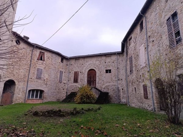casa indipendente in vendita a Calestano in zona Montale