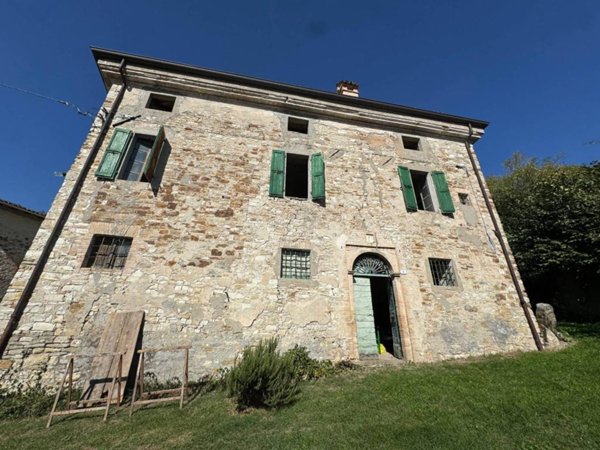 casa indipendente in vendita a Calestano in zona Marzolara
