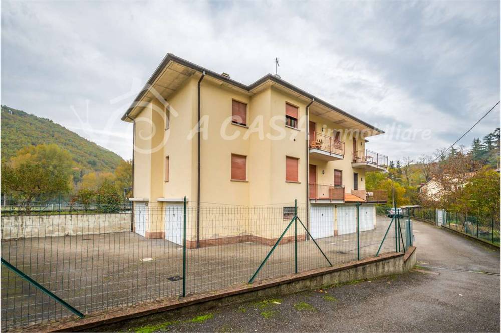 appartamento in vendita a Calestano in zona Marzolara