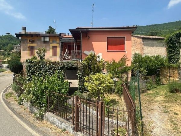 casa indipendente in vendita a Calestano in zona Fragno