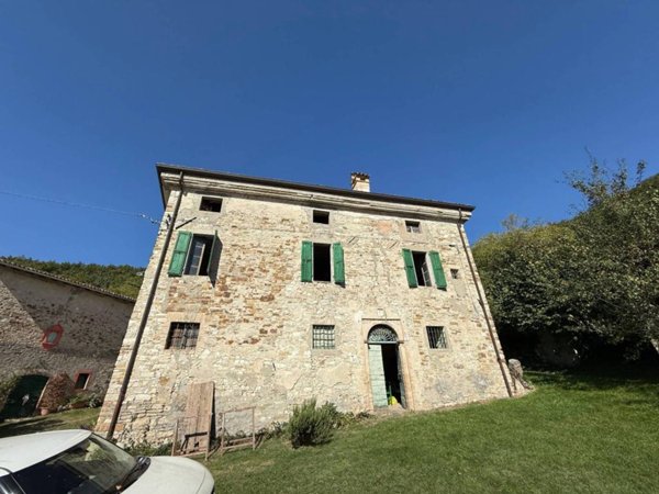 casa indipendente in vendita a Calestano in zona Marzolara