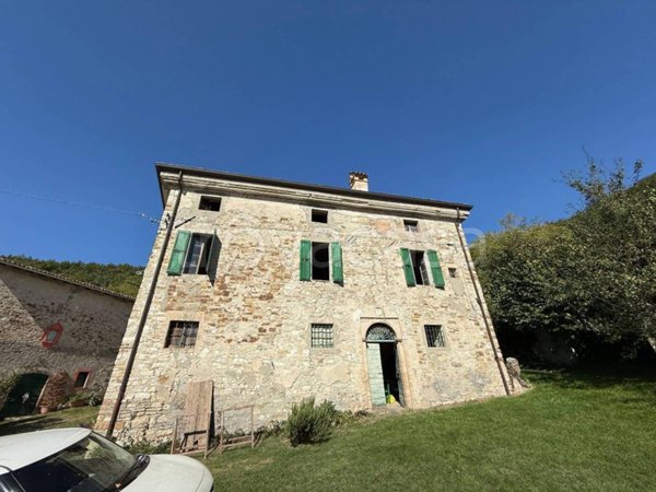 casa indipendente in vendita a Calestano in zona Marzolara