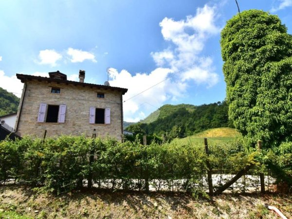 casa indipendente in vendita a Calestano in zona Vallerano
