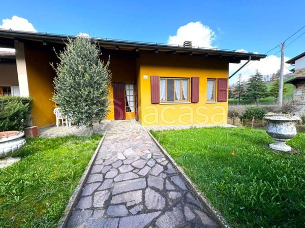 casa indipendente in vendita a Calestano in zona Ravarano