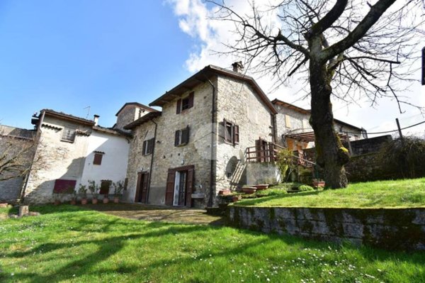casa indipendente in vendita a Calestano in zona Ronzano