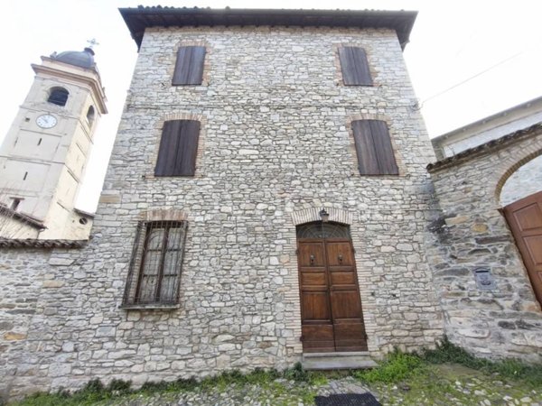 appartamento in vendita a Calestano in zona Montale