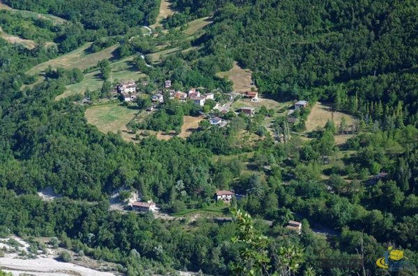 terreno edificabile in vendita a Calestano in zona Ronzano