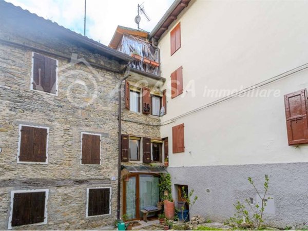 casa indipendente in vendita a Calestano in zona Marzolara