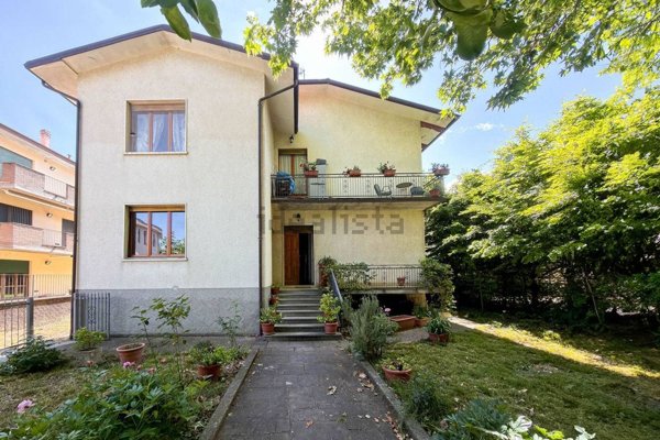 casa indipendente in vendita a Calestano in zona Montale