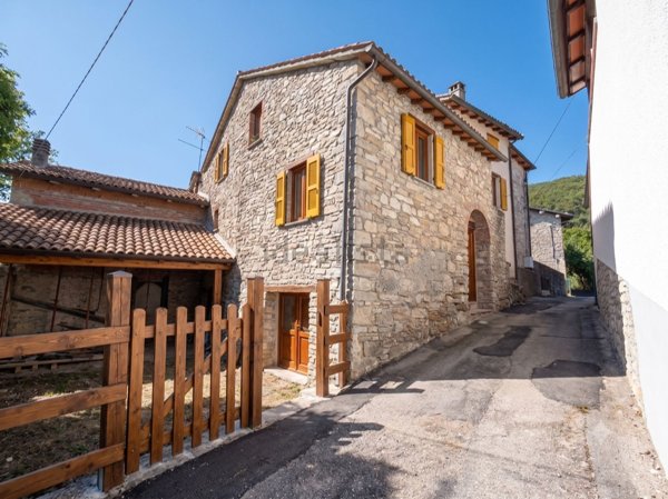 appartamento in vendita a Calestano in zona Ronzano