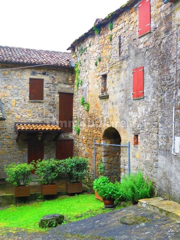 pentavano in vendita a Calestano in zona Ravarano