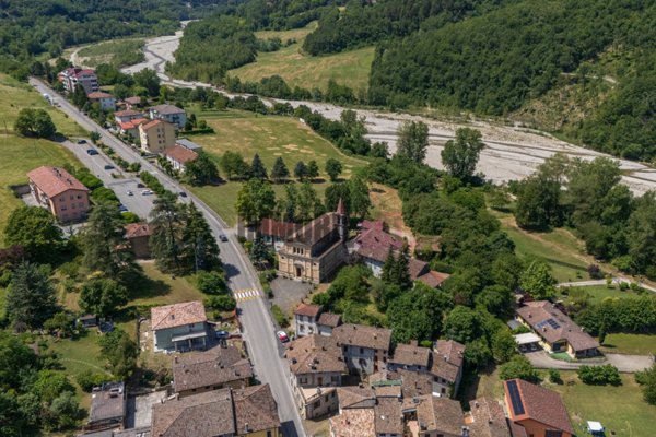 casa indipendente in vendita a Calestano in zona Marzolara