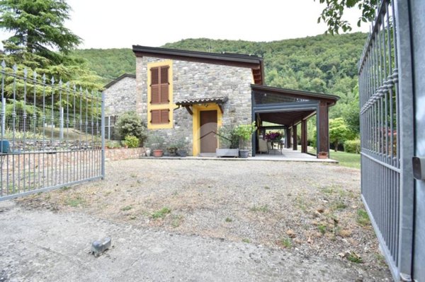 casa indipendente in vendita a Calestano in zona Ramiano