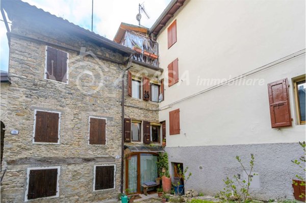 casa indipendente in vendita a Calestano in zona Marzolara