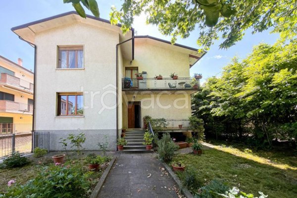casa indipendente in vendita a Calestano in zona Montale