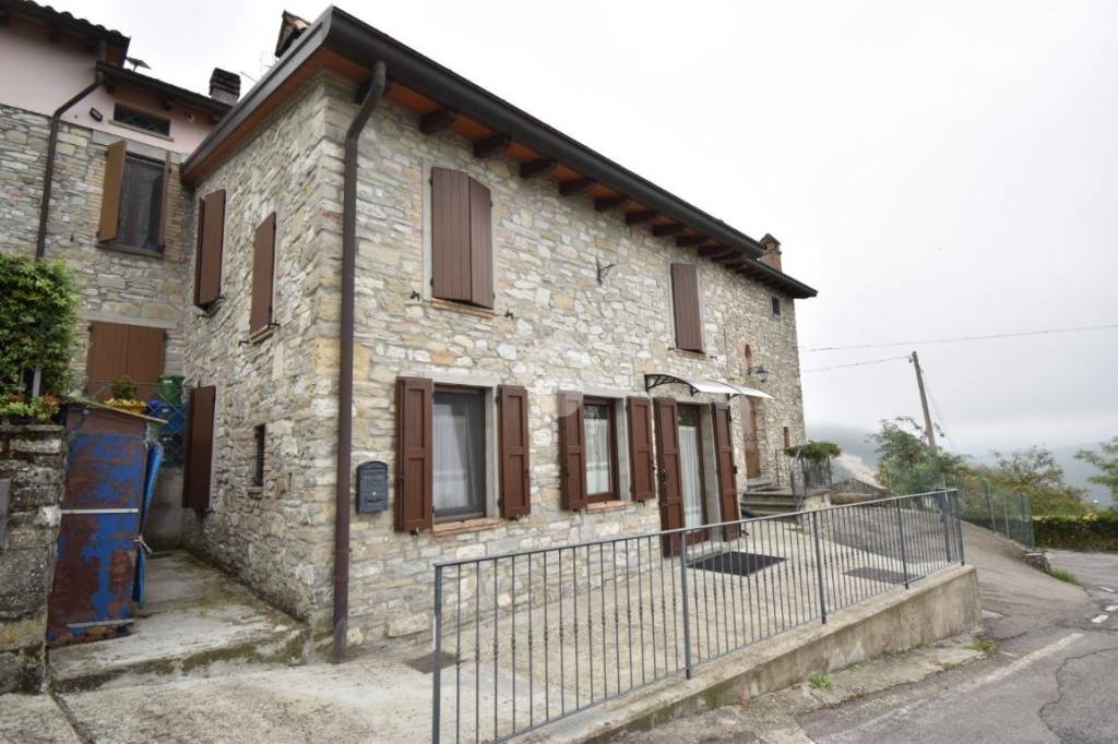 appartamento in vendita a Calestano in zona Ramiano
