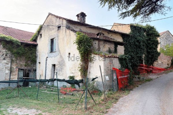 casa indipendente in vendita a Calestano in zona Montale