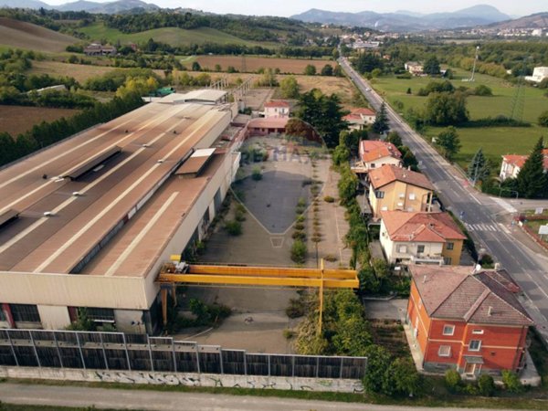 locale di sgombero in vendita a Collecchio in zona Ozzano Taro