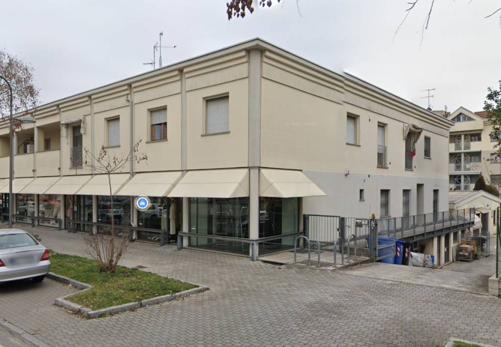 locale commerciale in vendita a Collecchio