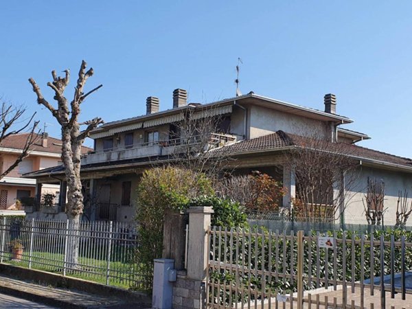 casa indipendente in vendita a Collecchio in zona Madregolo