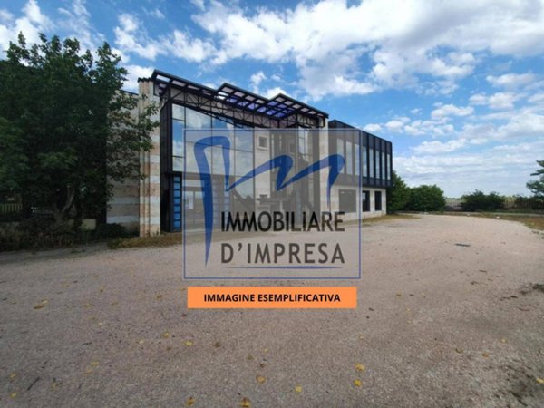 locale commerciale in vendita a Collecchio in zona Lemignano