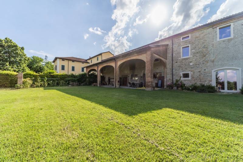 casale in vendita a Collecchio in zona Lemignano