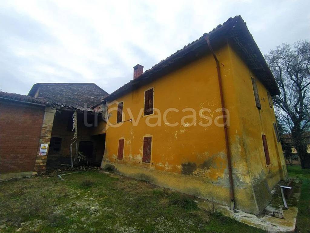 casa indipendente in vendita a Collecchio in zona Ozzano Taro