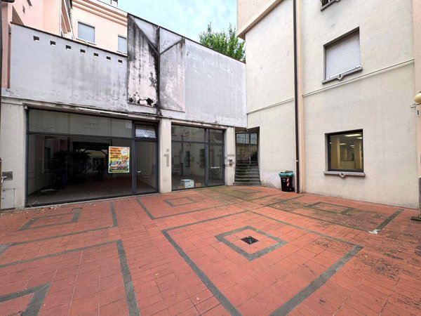 negozio in vendita a Collecchio