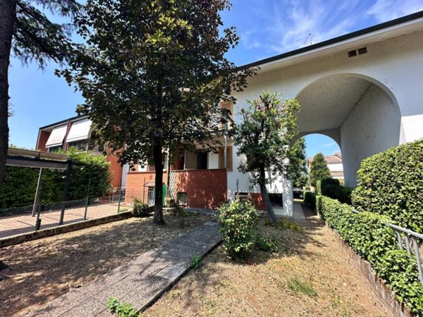 casa indipendente in vendita a Collecchio in zona Madregolo