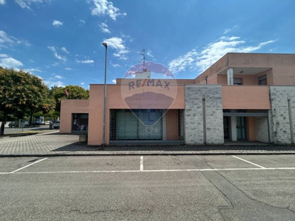 negozio in vendita a Collecchio