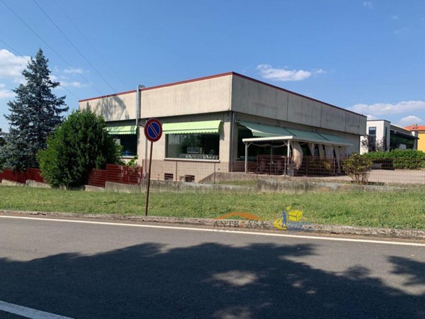 negozio in affitto a Collecchio in zona Ozzano Taro