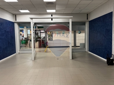 negozio in vendita a Collecchio