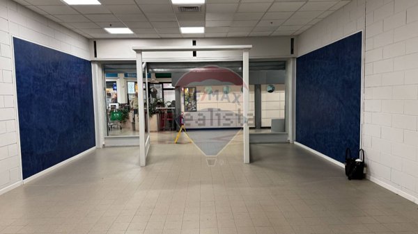 negozio in vendita a Collecchio