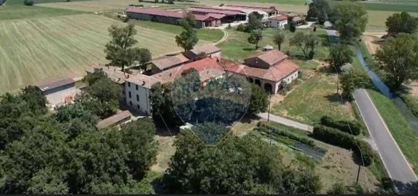 casale in vendita a Collecchio in zona Madregolo