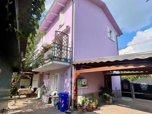 casa indipendente in vendita a Collecchio in zona Lemignano