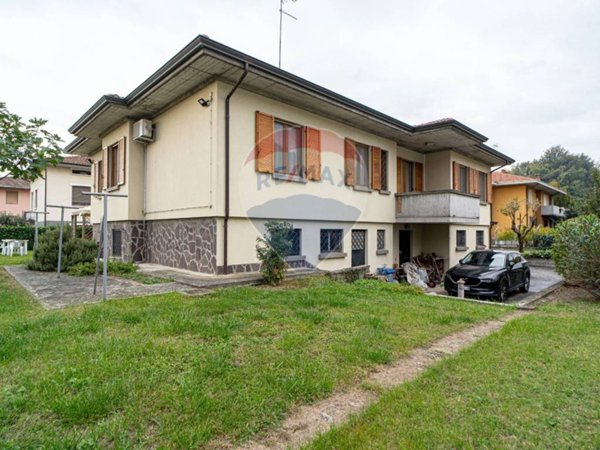 casa indipendente in vendita a Collecchio