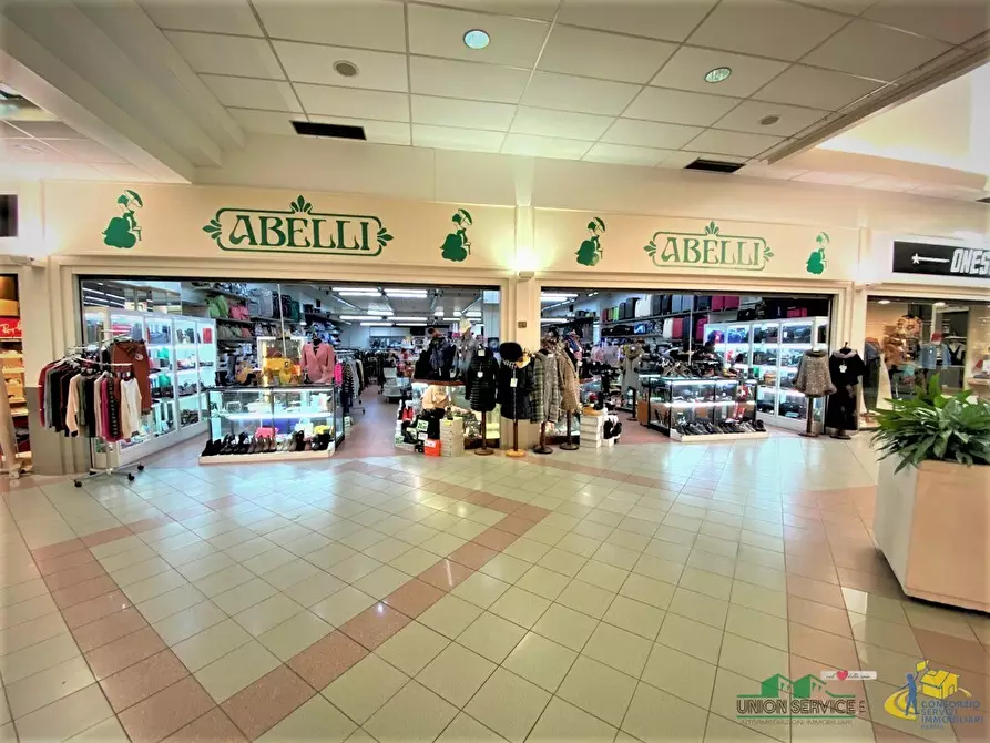 locale commerciale in vendita a Collecchio