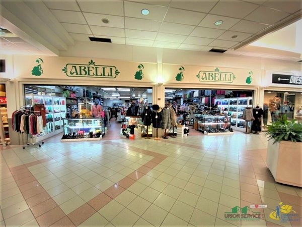 locale commerciale in vendita a Collecchio