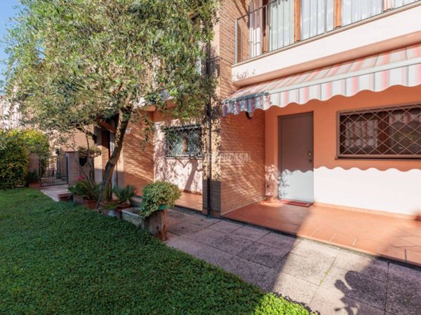 casa indipendente in vendita a Collecchio