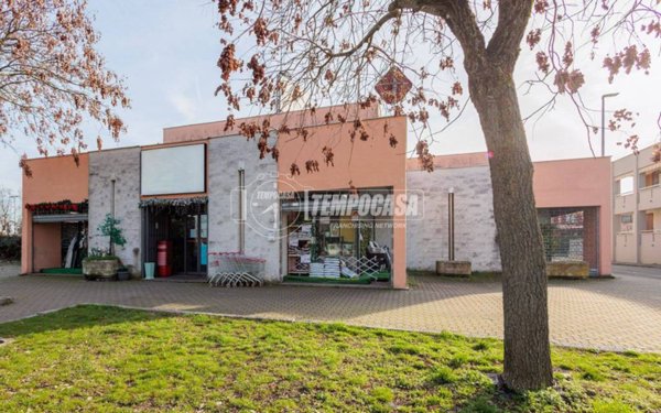 negozio in vendita a Collecchio