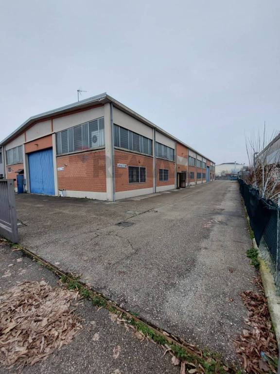 locale commerciale in vendita a Collecchio in zona Lemignano