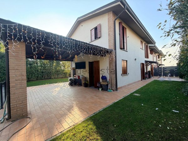 casa indipendente in vendita a Collecchio in zona Case Quintavalla