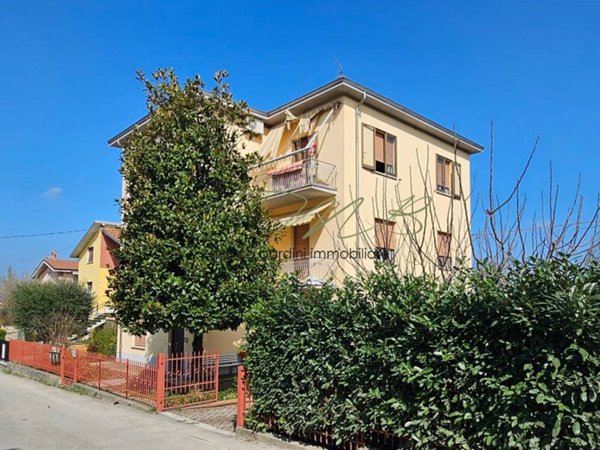 casa indipendente in vendita a Collecchio in zona Ozzano Taro